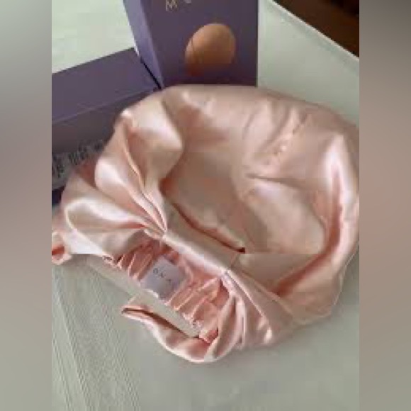 *free with purchase * Monat that’s a wrap hair cover - Picture 2 of 4